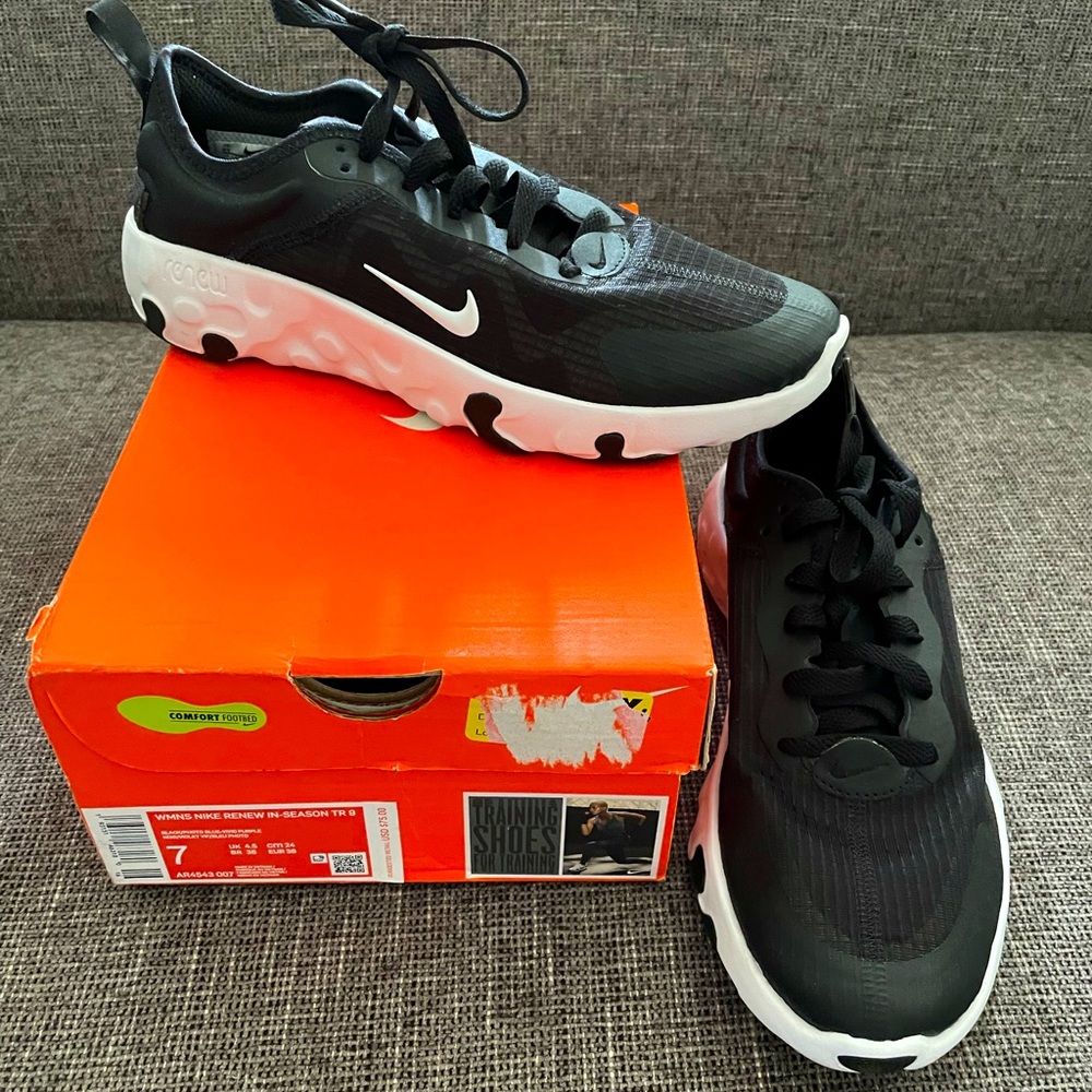 Brand new Nike women. Bought but never worn.